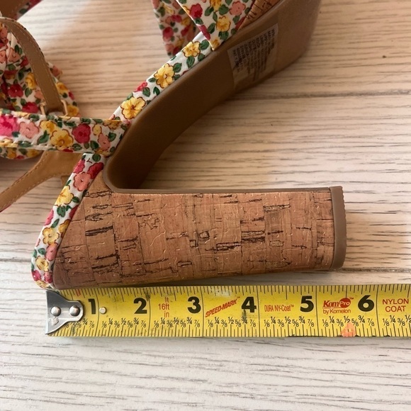 Lauren Conrad Spring Floral Print platform sandals w/ ankle strap. Size 10 - Picture 5 of 10